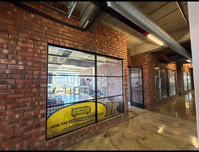 87M² BUILDING TO LET IN SALT RIVER